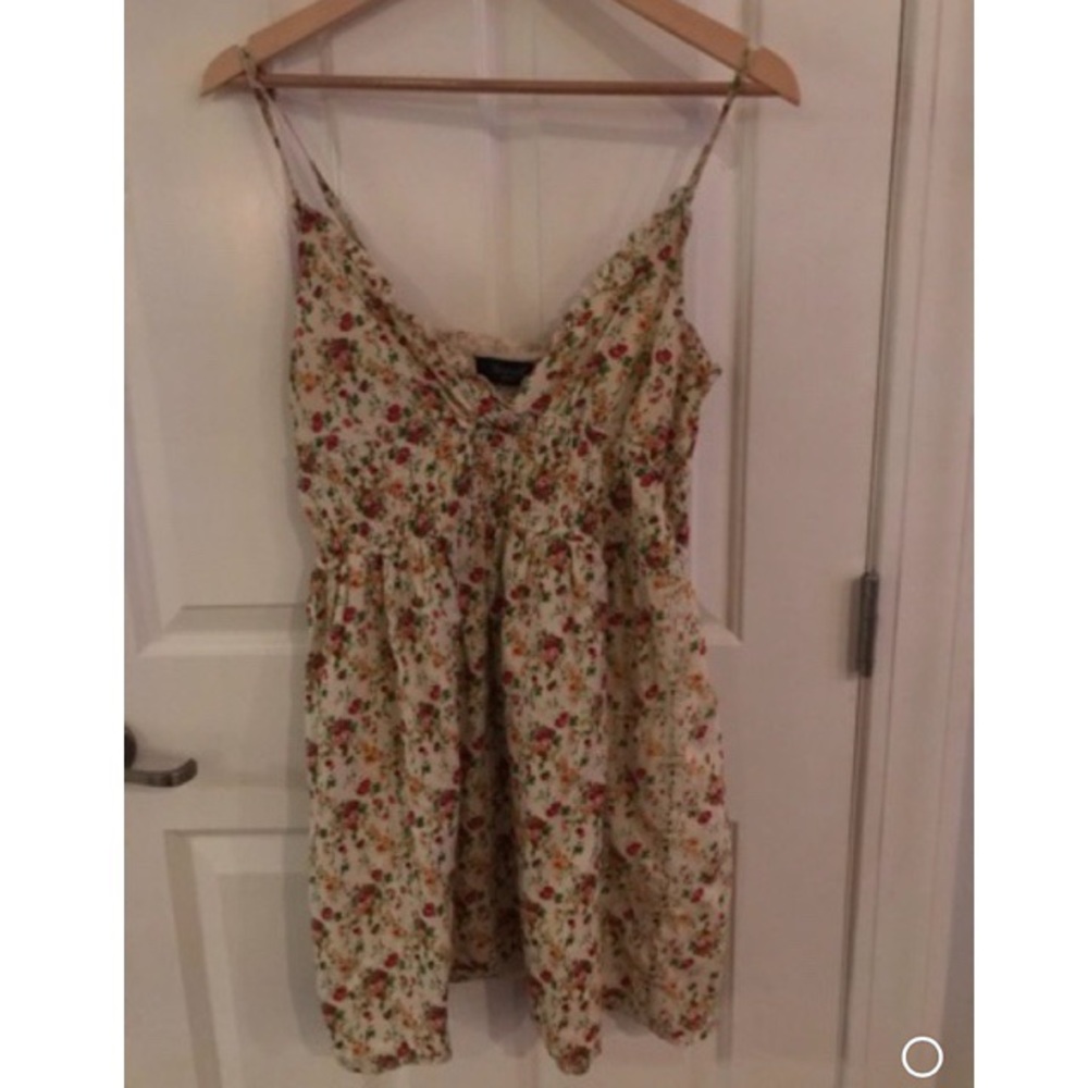 SisterS Point- Flowery Ruffle V Neck Dress